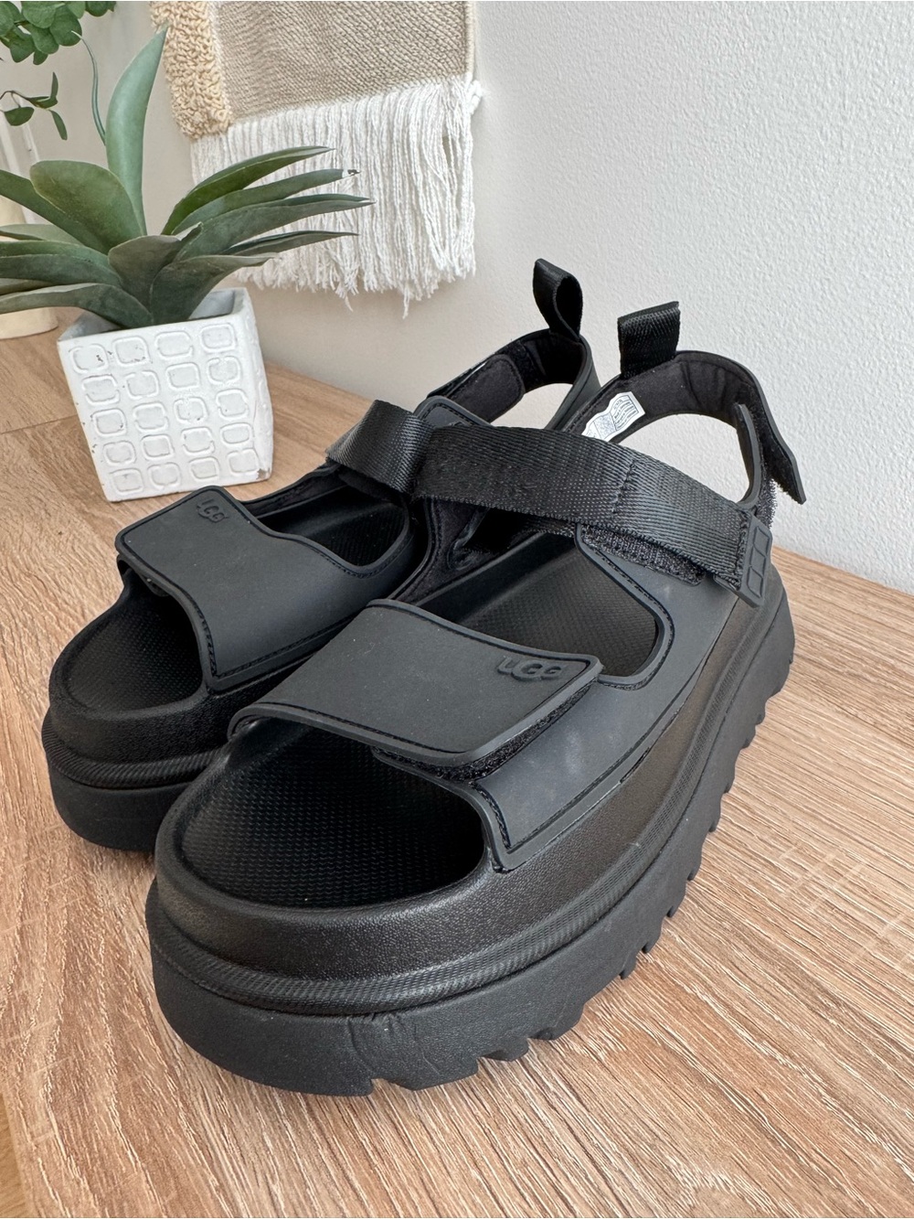 UGG BLACK SANDALS - Picture 3 of 7